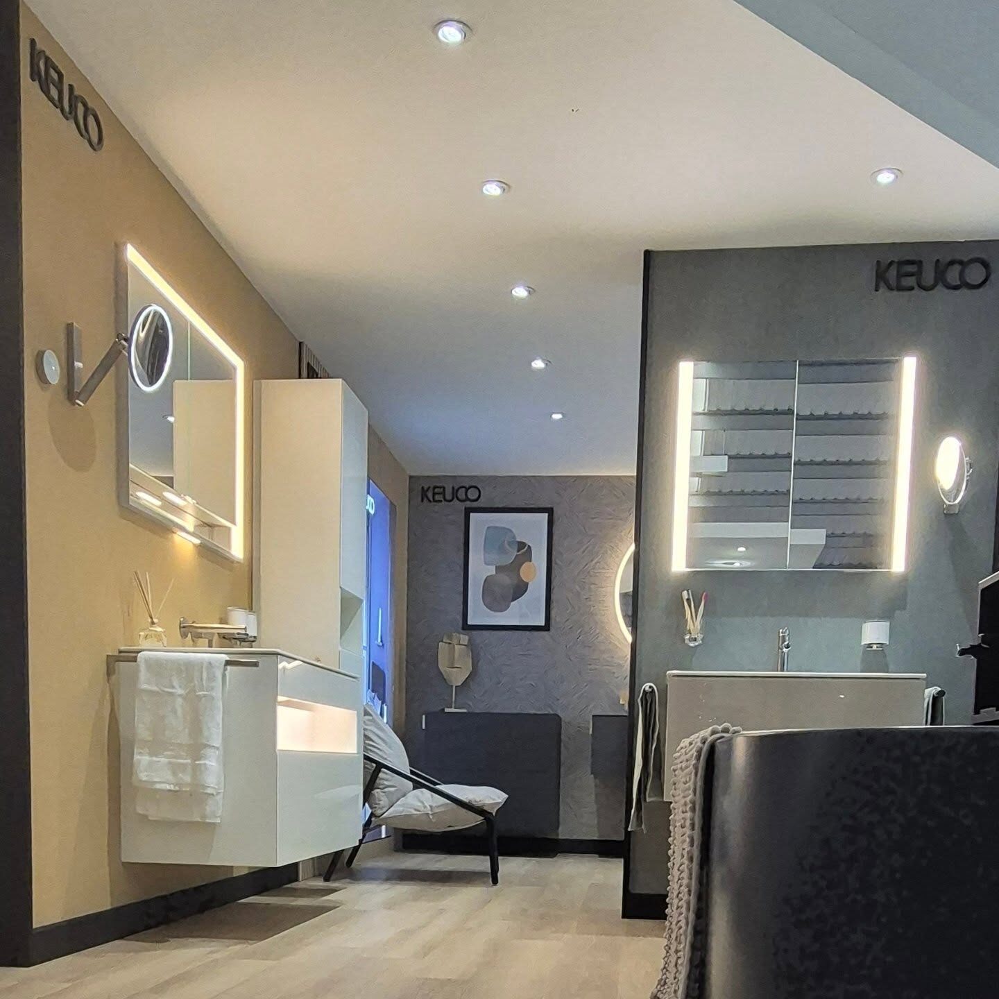 Manufacturer furniture and illuminated mirror display in the showroom